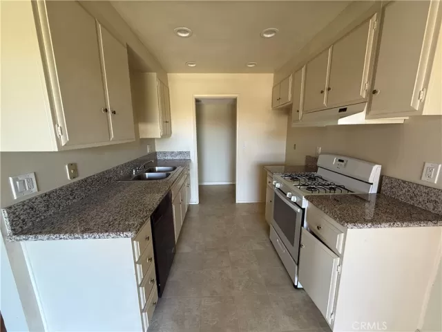 MLS: OC25090304 Condo For Sale