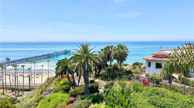 MLS: OC25092121 Condo For Sale