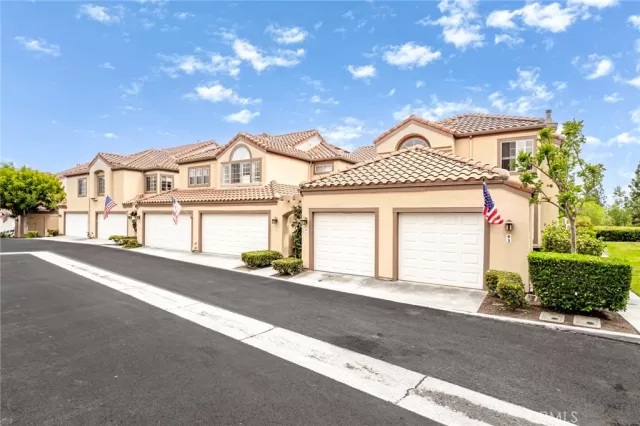 MLS: OC25092123 Condo For Sale