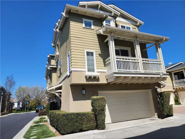 MLS: OC25092421 Condo For Sale