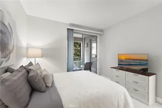 Photo #4: OC25092636 Listing