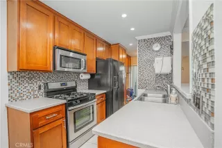 Photo #4: OC25093603 Listing