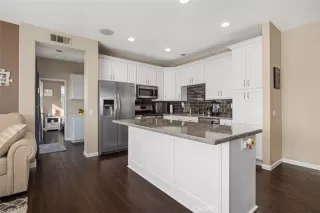 Photo #5: OC25093620 Listing