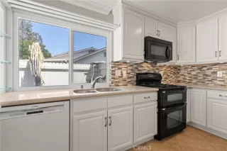 Photo #4: OC25094297 Listing 