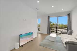 Photo #5: OC25096022 Listing