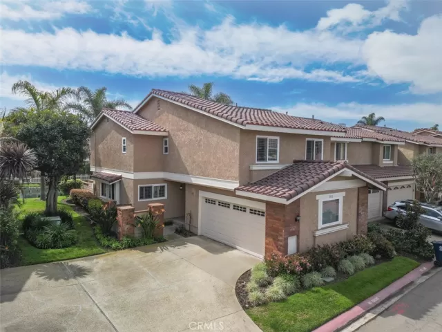 MLS: OC25096996 Condo For Sale