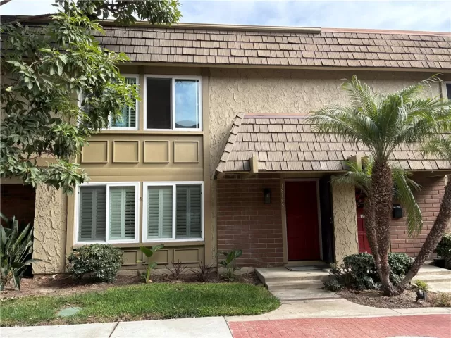 MLS: OC25097054 Condo For Sale