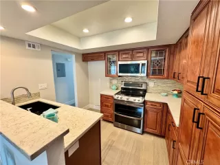 Photo #5: OC25098405 Listing 