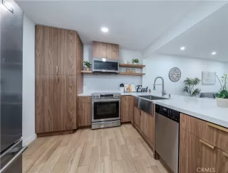 Photo #1: OC25100689 Listing 