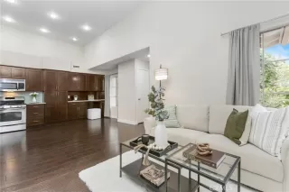 Photo #6: OC25101034 Listing 