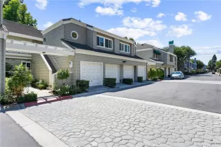 Photo #3: OC25101060 Listing 