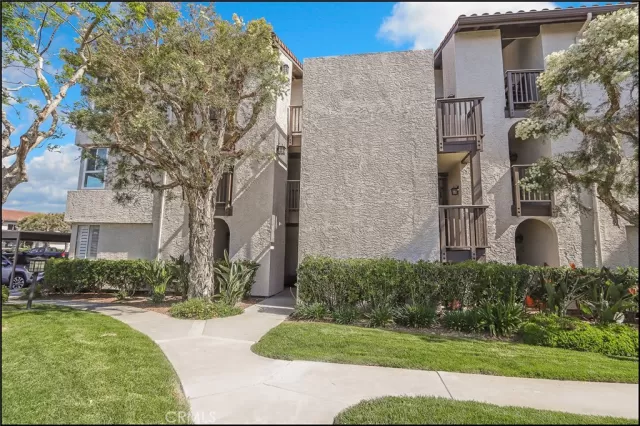 MLS: OC25102129 Condo For Sale