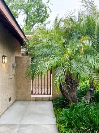 Photo #2: OC25102433 Listing 