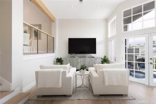 Photo #4: OC25102706 Listing 