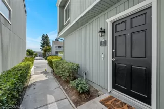 Photo #3: OC25103147 Listing