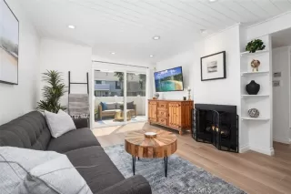 Photo #5: OC25103147 Listing