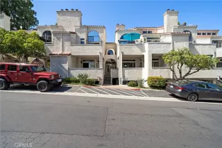 Photo #3: OC25103641 Listing