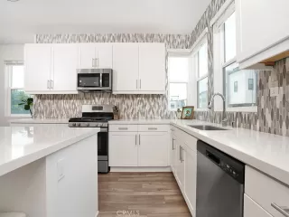 Photo #5: OC25103714 Listing 