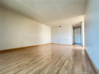 Photo #5: OC25104465 Listing 