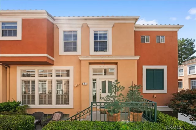 MLS: OC25105054 Condo For Sale