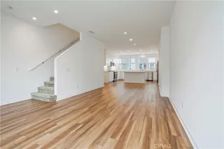 Photo #6: OC25105326 Listing