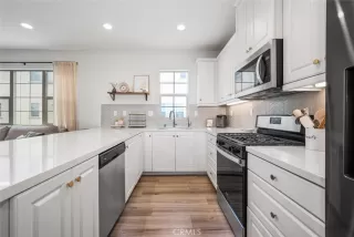 Photo #5: OC25106551 Listing