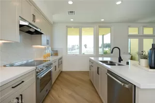 Photo #4: OC25107419 Listing 