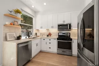 Photo #4: OC25109475 Listing 