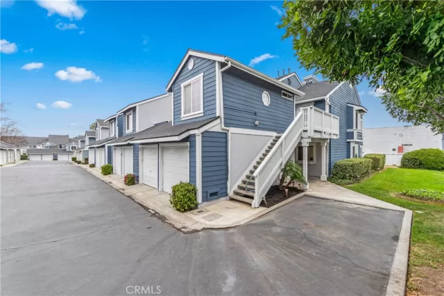 MLS: OC25111119 Condo For Sale