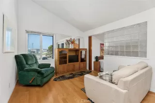 Photo #5: OC25112774 Listing