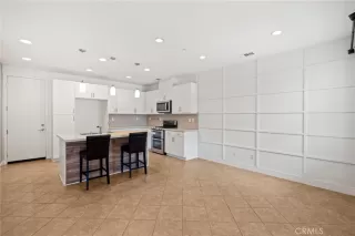 Photo #5: OC25115092 Listing 