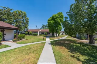 Photo #5: OC25115526 Listing