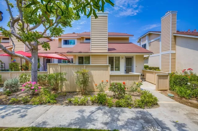 MLS: OC25117067 Condo For Sale