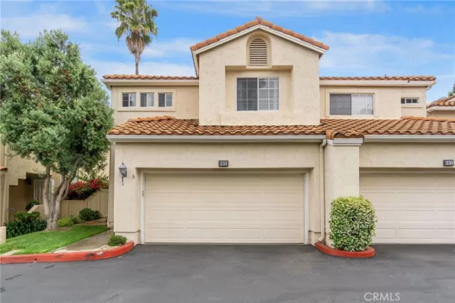 MLS: OC25120125 Condo For Sale