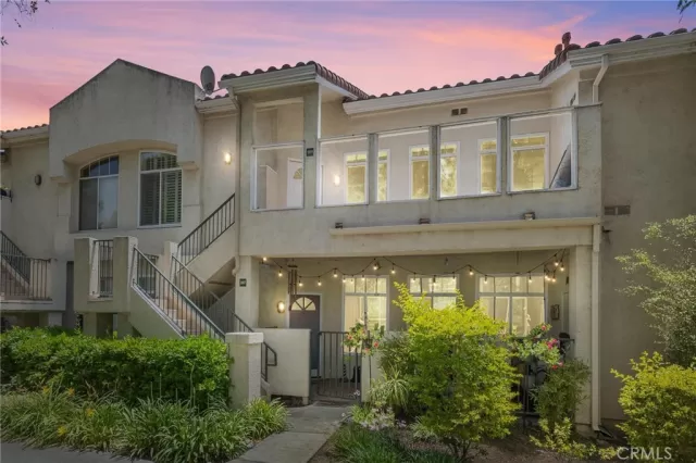 MLS: OC25120913 Condo For Sale