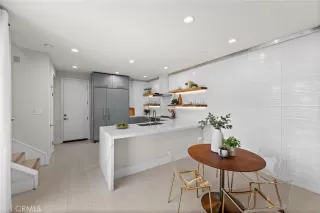 Photo #5: OC25121094 Listing 