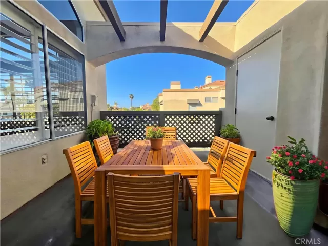 MLS: OC25121101 Condo For Sale