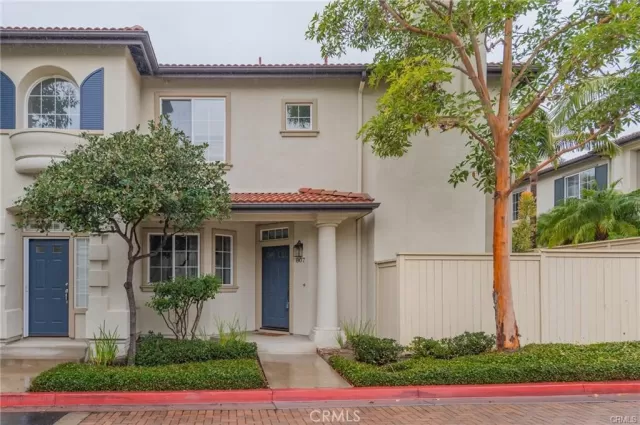 MLS: OC25122027 Condo For Sale