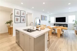 Photo #5: OC25122889 Listing 