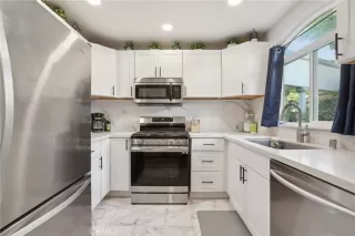 Photo #5: OC25125034 Listing