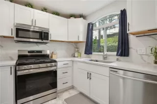 Photo #6: OC25125034 Listing