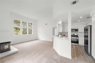 Photo #5: OC25125157 Listing 