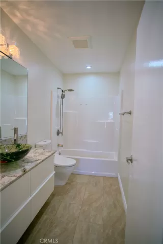 Photo #6: OC25125918 Listing 