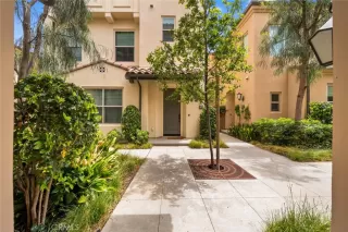 Photo #2: OC25126383 Listing