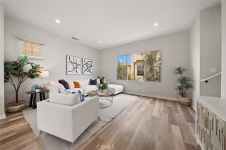 Photo #4: OC25126383 Listing