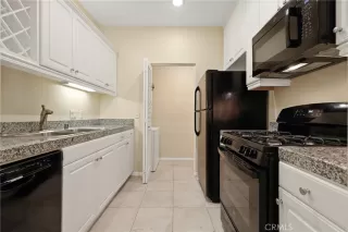 Photo #5: OC25128434 Listing 