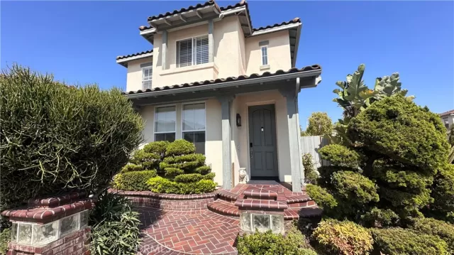 MLS: OC25132777 Condo For Sale