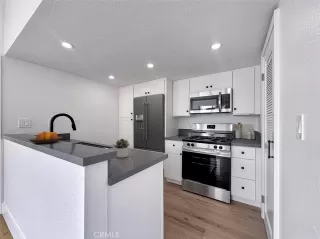 Photo #6: OC25133107 Listing 