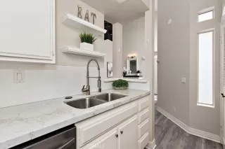 Photo #5: OC25136137 Listing 