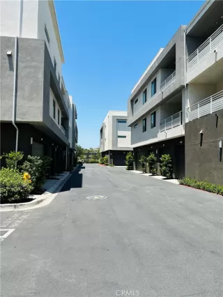 Photo #2: OC25137157 Listing 